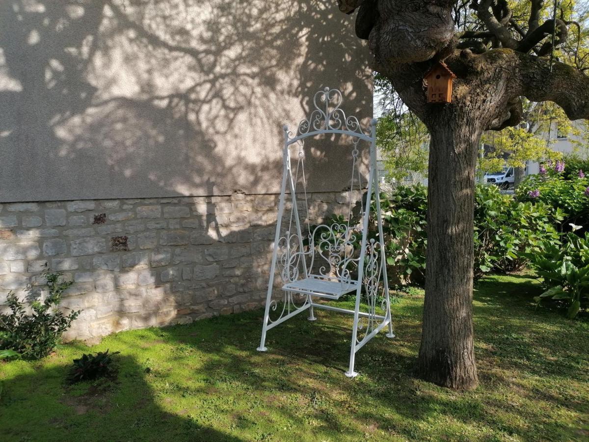 La Roseliere Maison Plain Pied Confortable Belle Decoration Jardin Magnifique 10 Mn A Pied Centre Ville Bayeux Proche Plages Du Debarquement Exterior foto