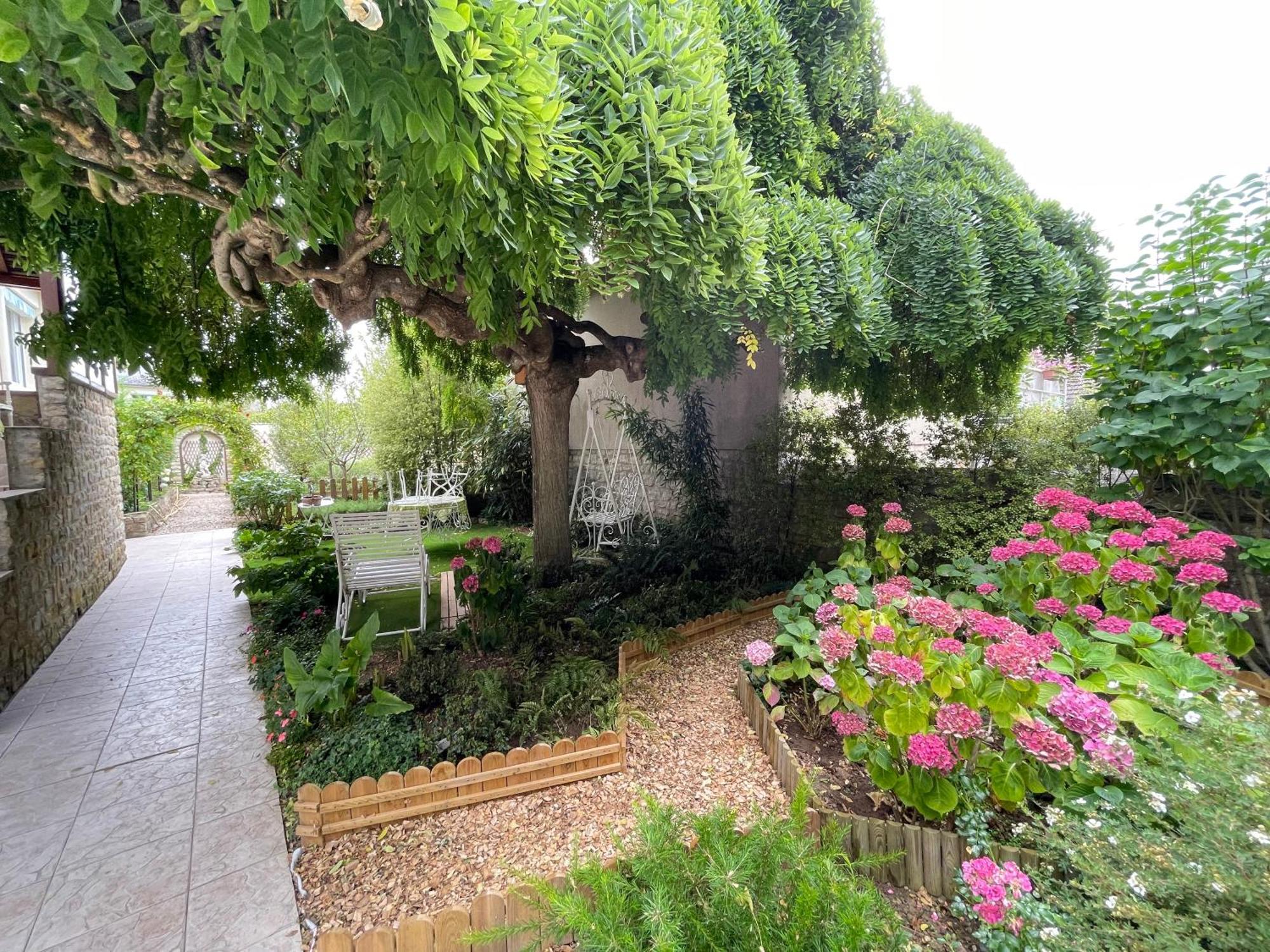 La Roseliere Maison Plain Pied Confortable Belle Decoration Jardin Magnifique 10 Mn A Pied Centre Ville Bayeux Proche Plages Du Debarquement Exterior foto