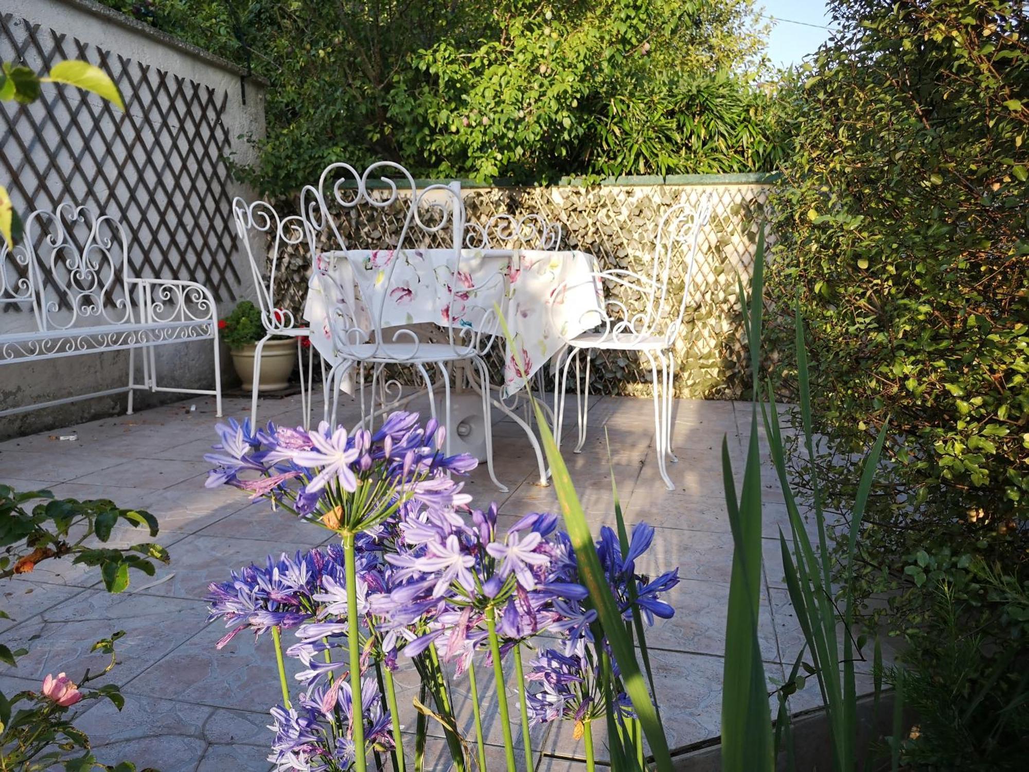 La Roseliere Maison Plain Pied Confortable Belle Decoration Jardin Magnifique 10 Mn A Pied Centre Ville Bayeux Proche Plages Du Debarquement Exterior foto